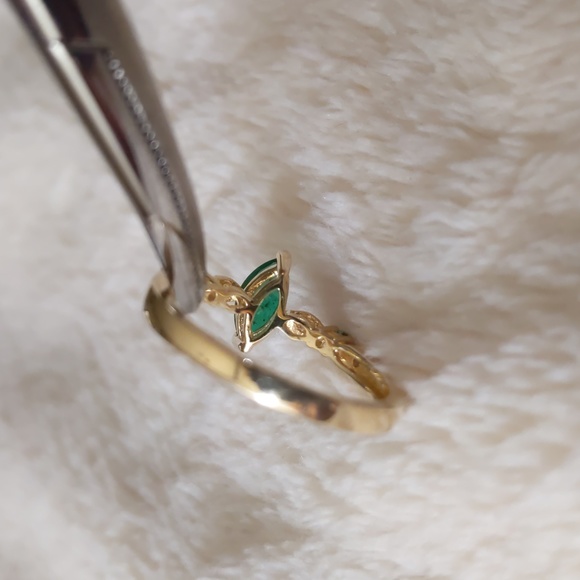 Emerald and Diamond Ring - Picture 5 of 8